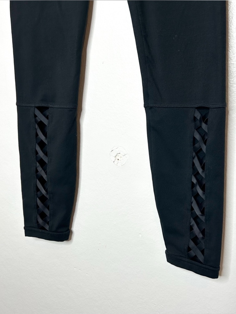Fabletics Womens Lace Up Front Crisscross Black Athletic Leggings Medium M - Picture 3 of 6